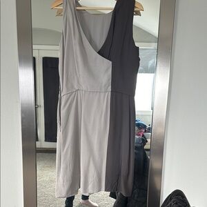 Elegant Two-Tone Sleeveless Dress